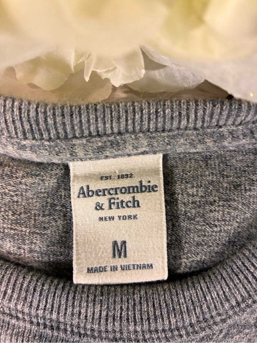 Abercrombie & Fitch Men's Light Gray Crewneck Sweater Medium